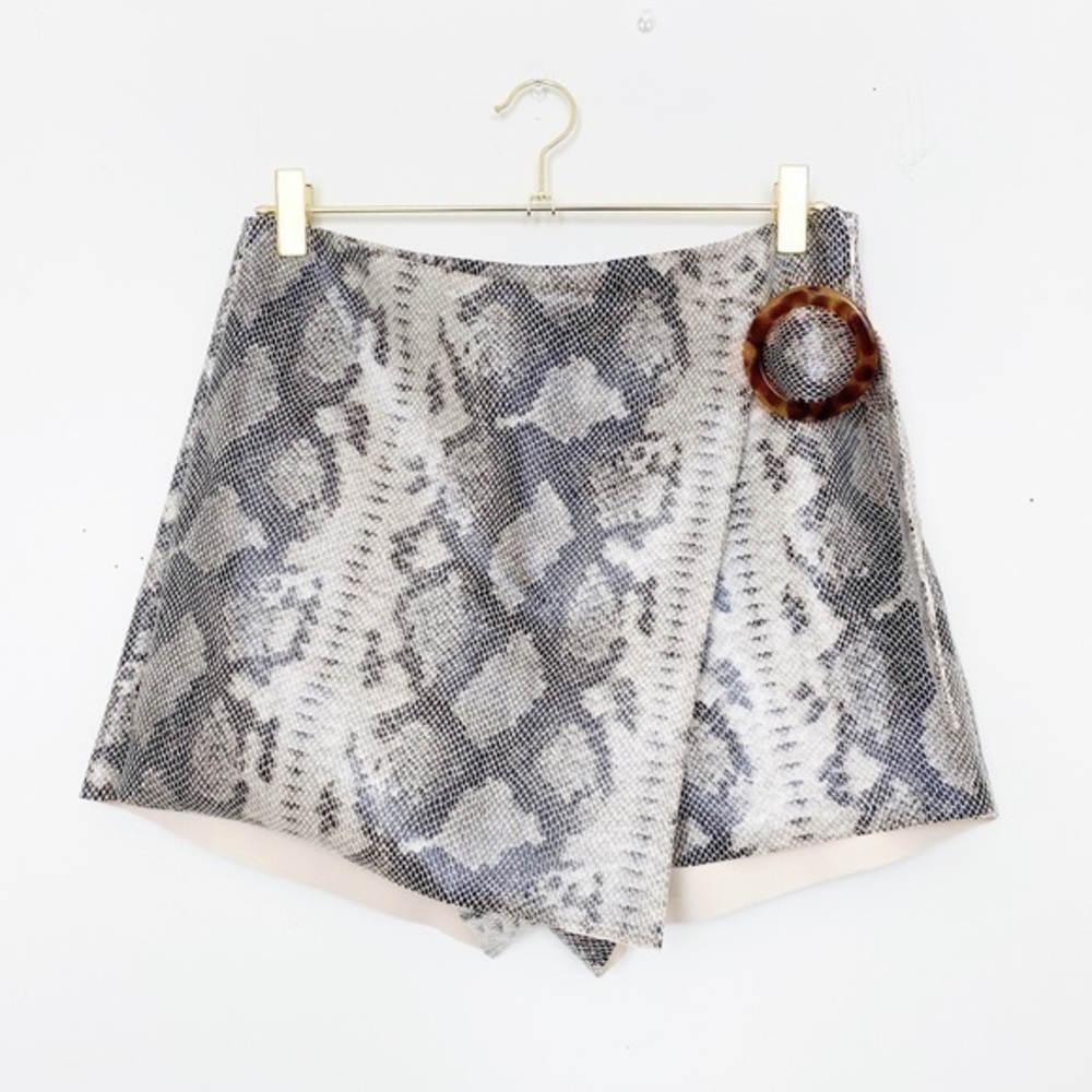 NWOT Zara Snake skin print skort size M
